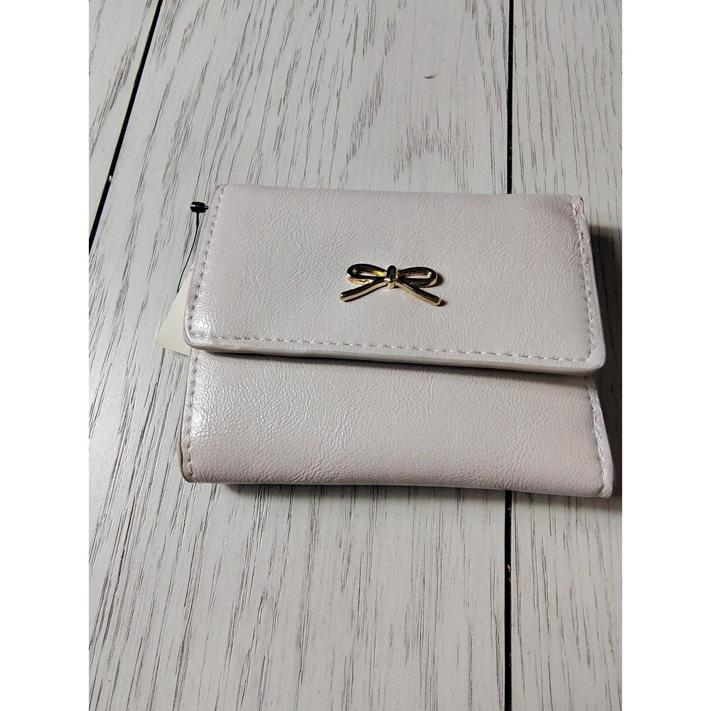 On 34th Womens Trifold Wallet Alabaster White Gold Bow Accent 10021311300‎ NWT